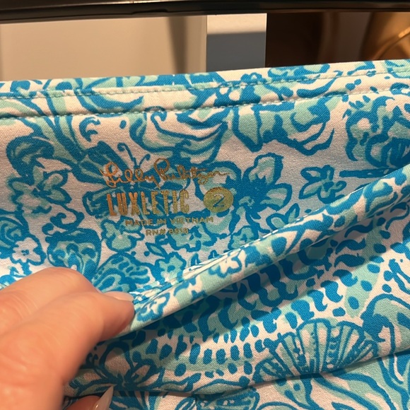 Lilly Pulitzer Golf Shorts size 2 - Picture 3 of 4